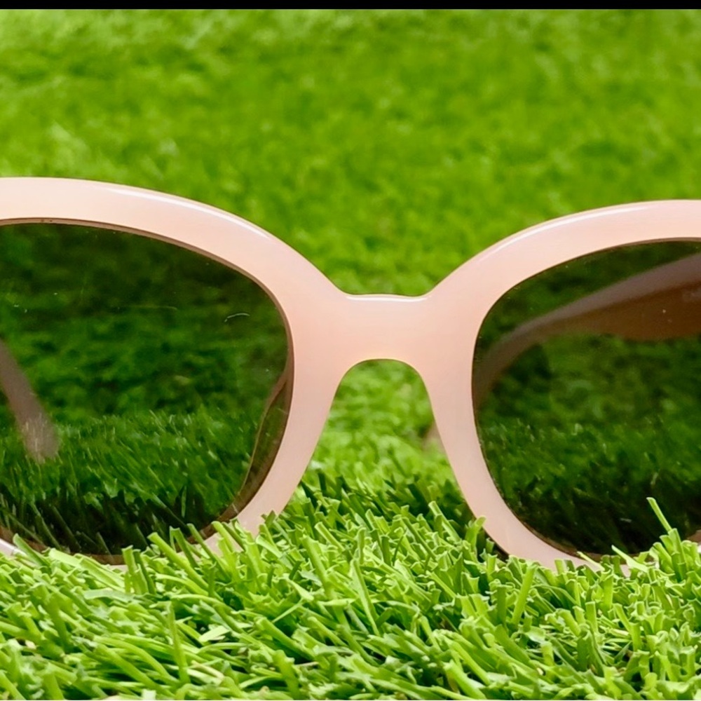 Euc Unisex Carla Colour Barton Sunglasses In Flesh/Haze By Carla Colour. View 4